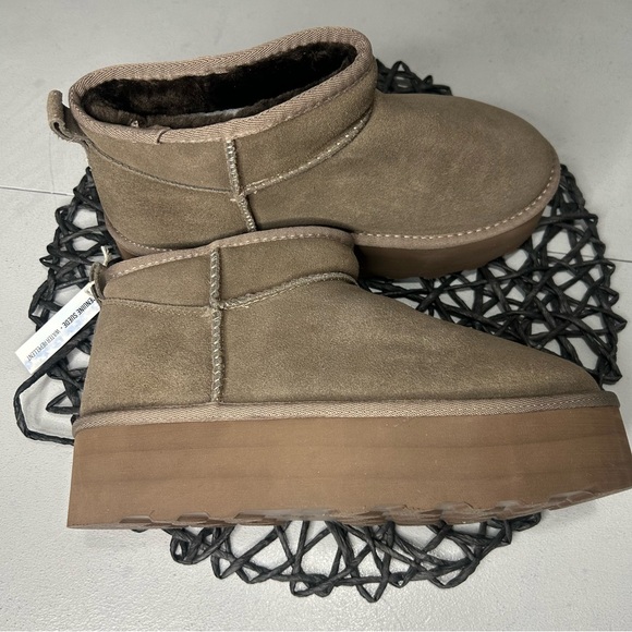 ❌SOLD❌NWT- CUSHIONAIRE Hippy Platform Ankle Boots Size 10 Genuine Suede - TAUPE - Picture 2 of 7
